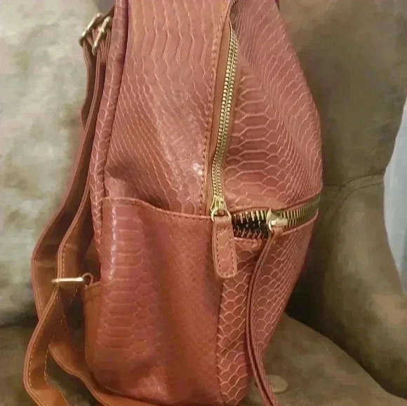 LD Backpack - Picture 5 of 6